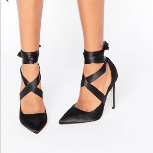 SOLD! 🌸Pinot Heels